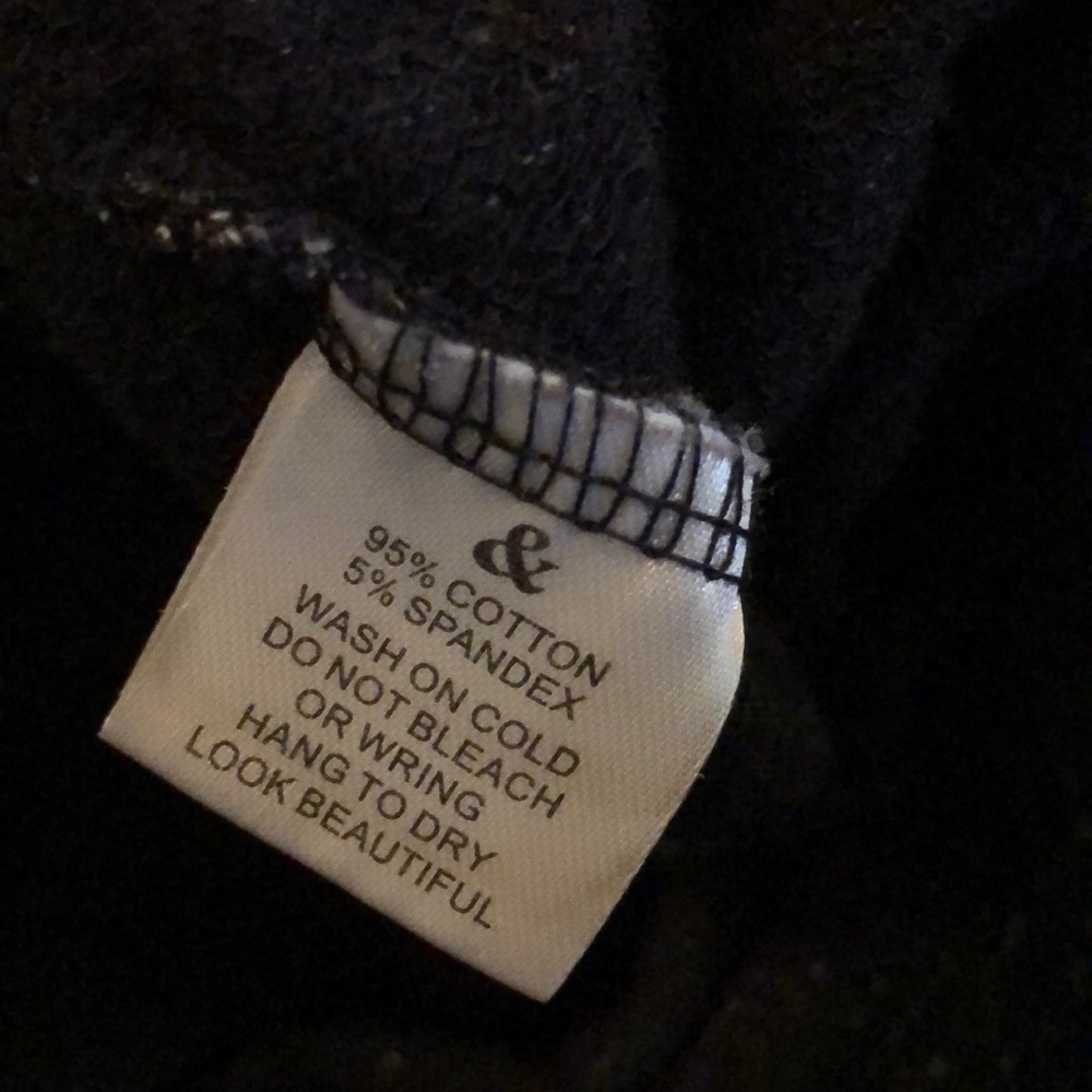 & sweatshirt - Picture 6 of 6